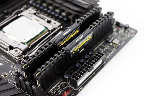 Оперативна пам'ять Corsair 8GB DDR4 2666MHz Vengeance (CMK8GX4M1A2666C16) Б/В CMK8GX4M1A2666C16_USED фото